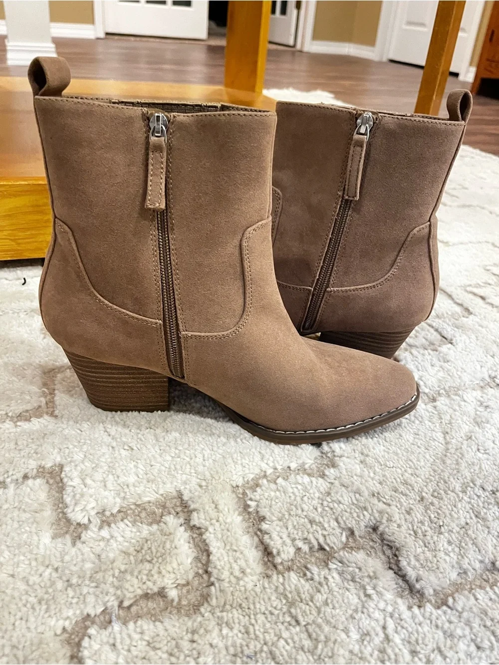 Universal Thread Taupe Western Ankle Boots Women’s 9.5 Side Zip Booties
